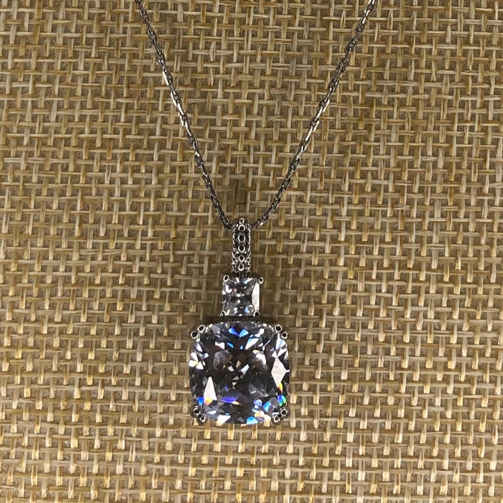 Sparkly silver tone necklace